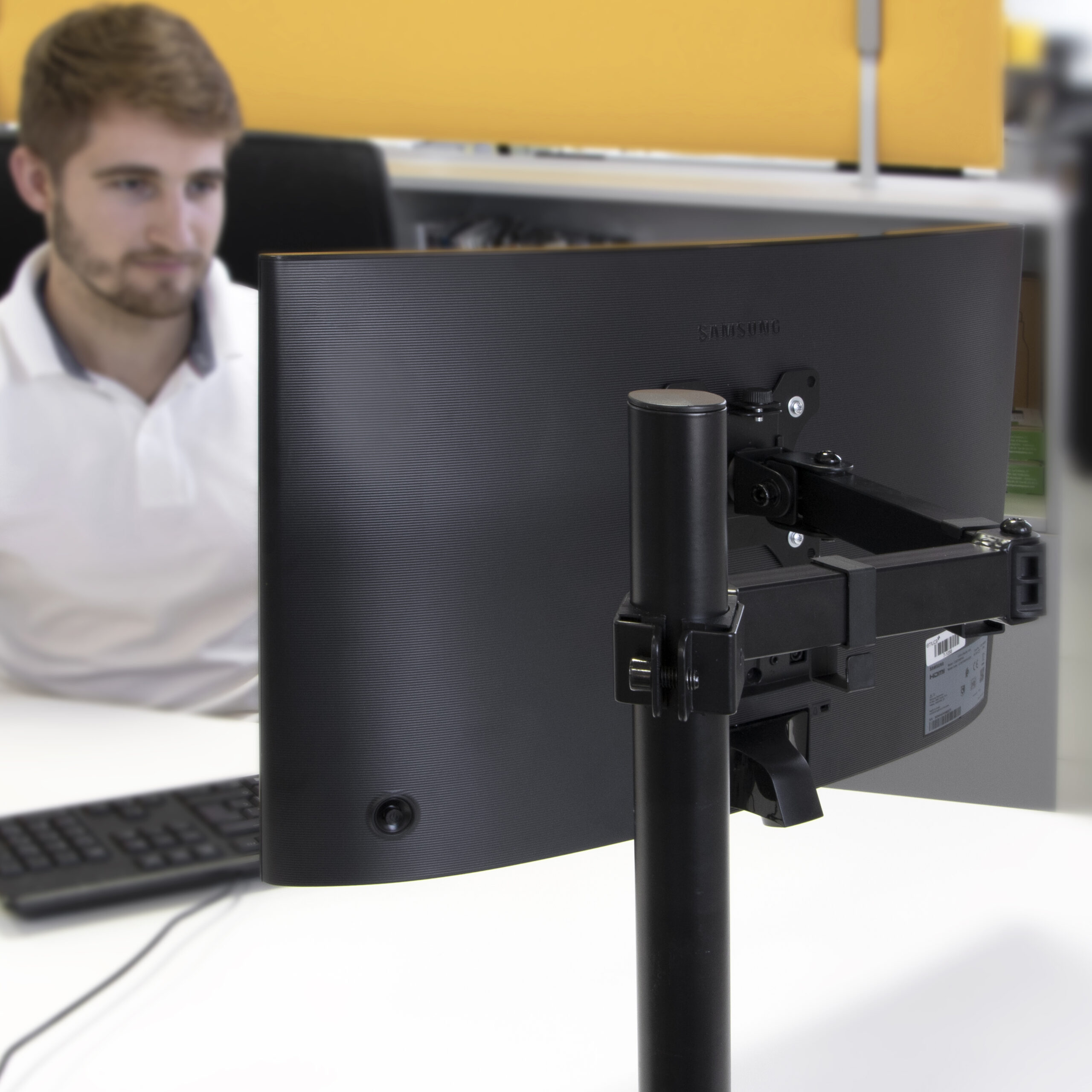 Suporte para monitor de 13 a 32 polegadas para mesa, basculante e giratório, até 8 kg, MAX VESA 75x75mm-100x100 mm, aço, preto. - Image 2