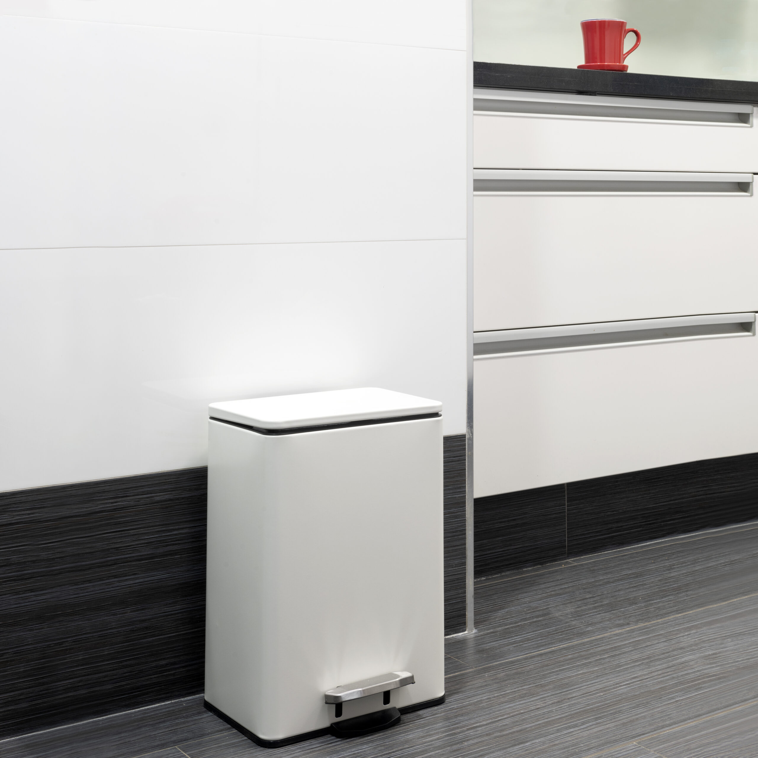 Balde exterior Recycle rectangular com abertura de pedal, Pintado branco, Alumínio, 1 ud. - Image 2