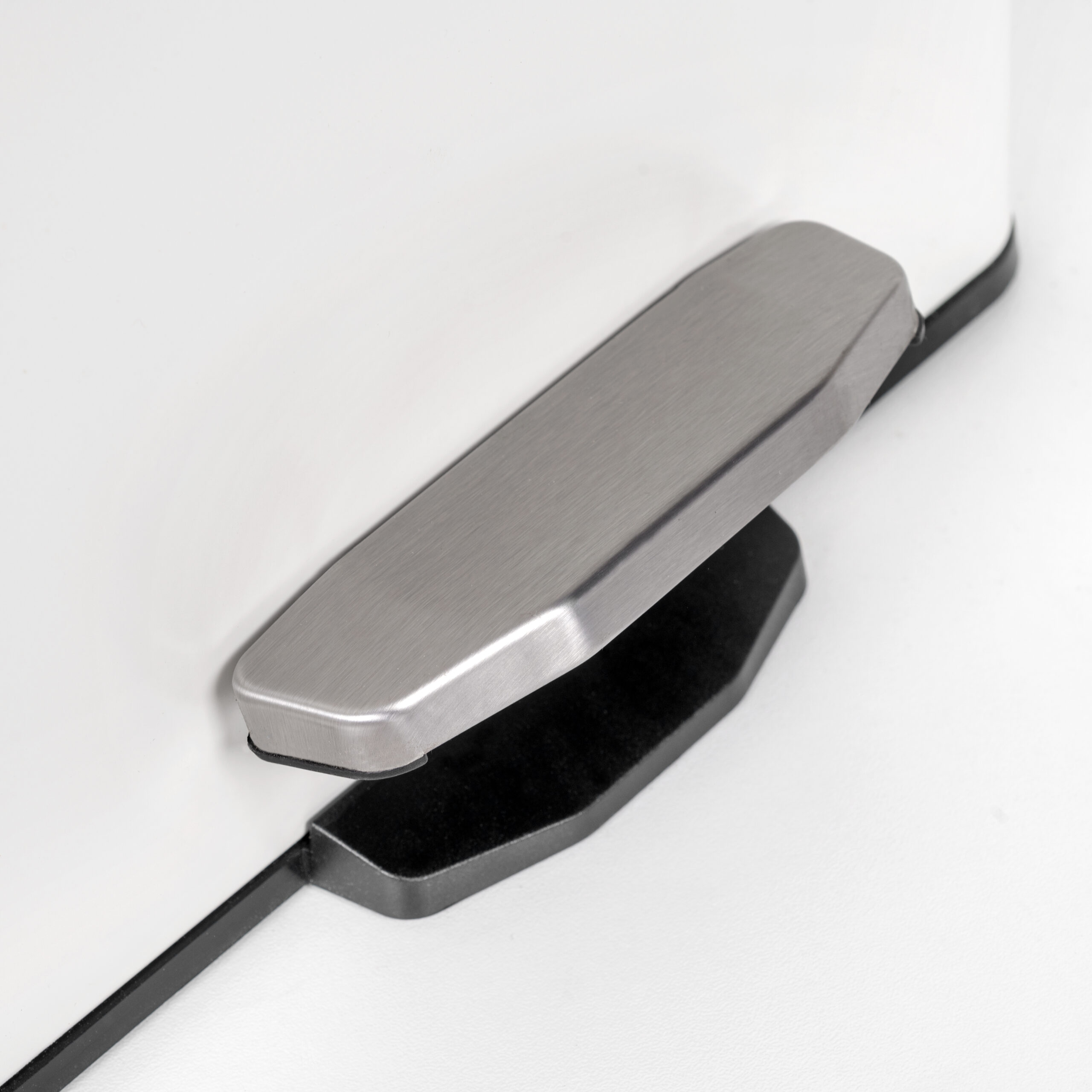 Balde exterior Recycle rectangular com abertura de pedal, Pintado branco, Alumínio, 1 ud. - Image 5