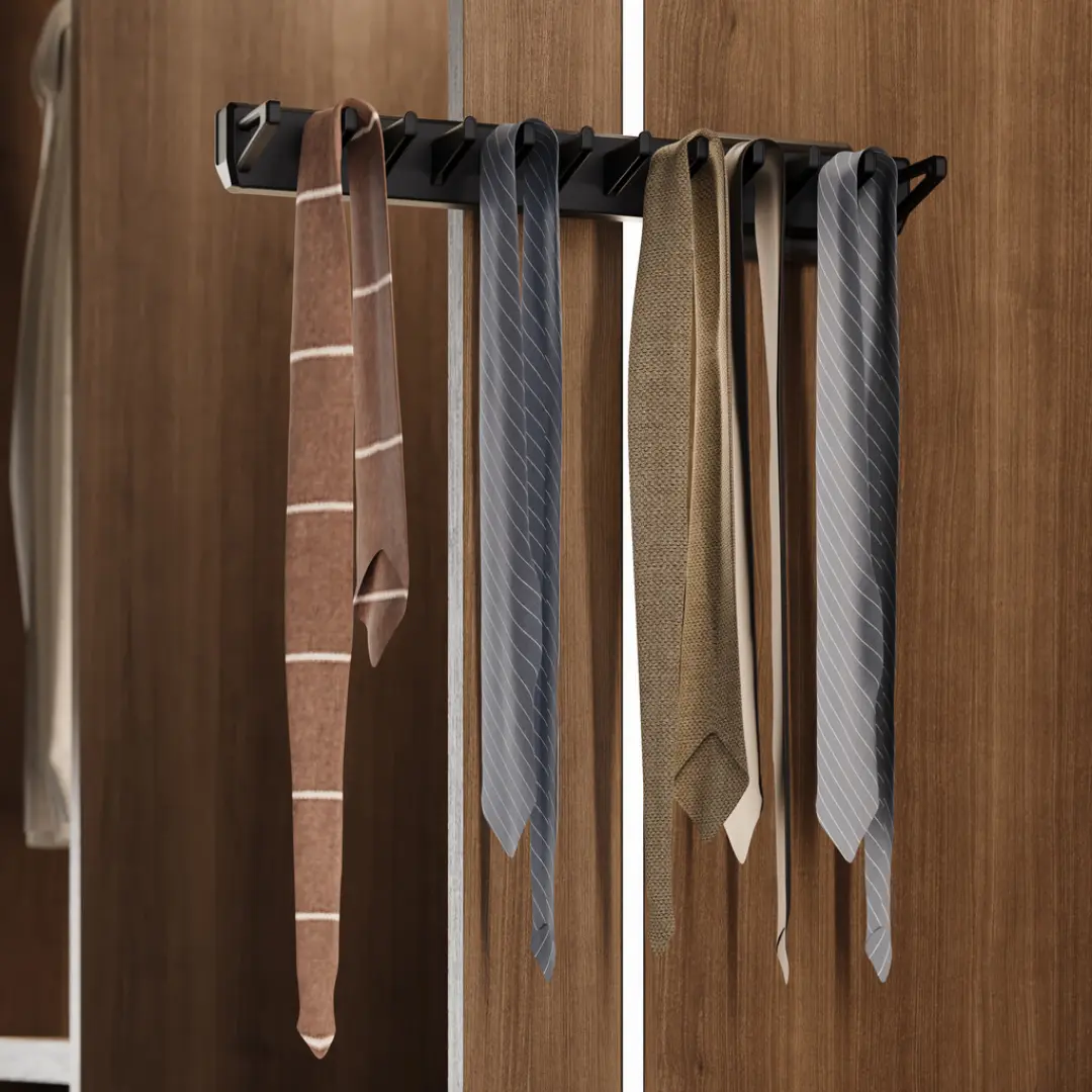 Porta gravatas lateral extraível, da linha Quartz, na cor Titânio, aplicada em um roupeiro com gravatas penduradas - FCL